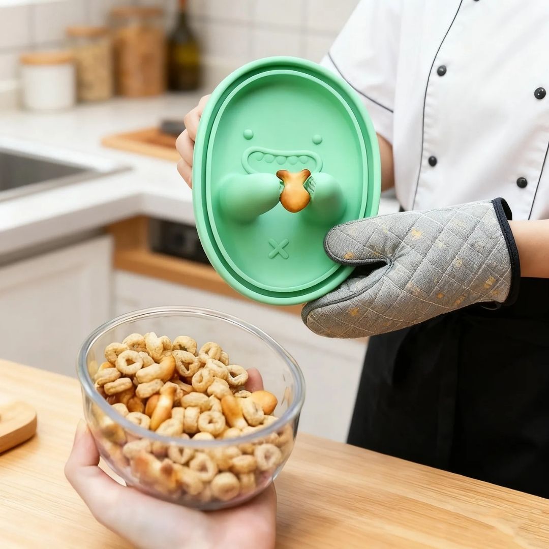 Monchis™ Seal & Snack Smart Container